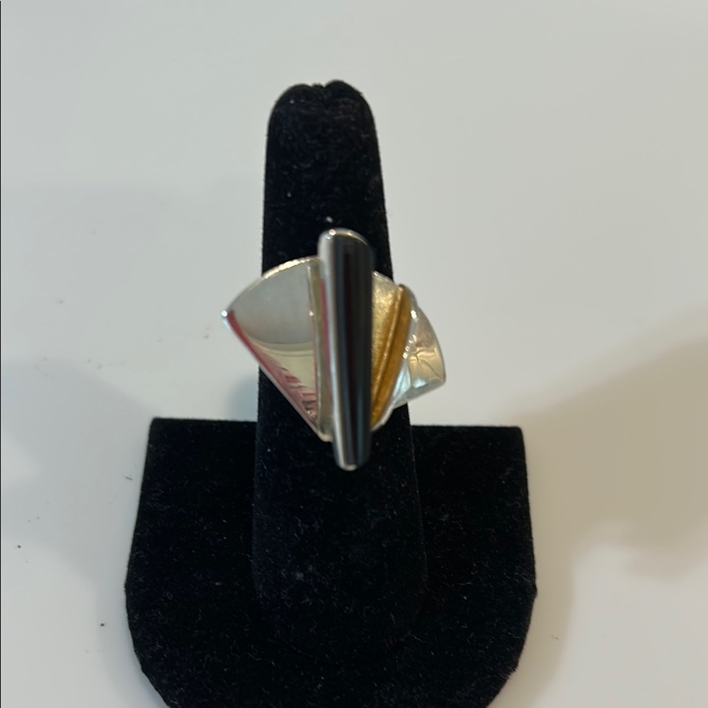 Elegant Silver and Gold Geometric Ring
